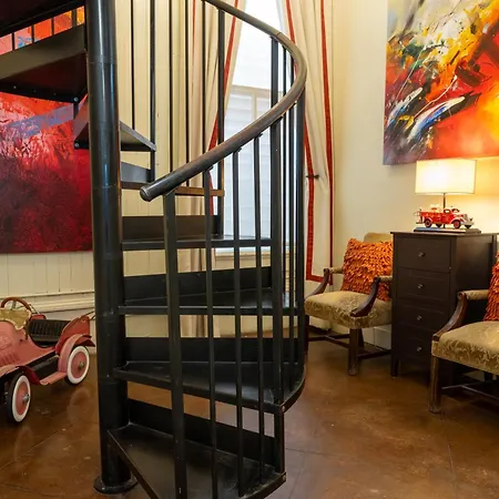 Engine 24 Firehouse Bed & Breakfast-3